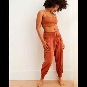 AERIE HAREM/JOGGERS | Super stretchy, flowy and comfy. Like-new. Size M.